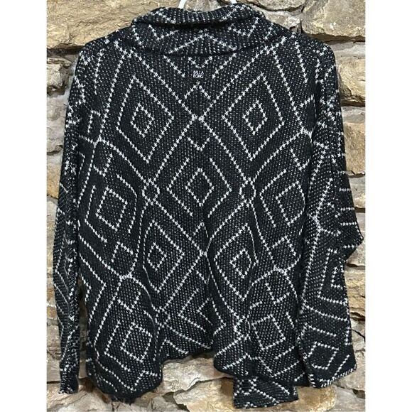 Women’s Billabong Cardigan Sweater Black & White Geometric Open Front Size Mediu - Picture 2 of 4